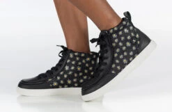 Black Daisy BILLY Classic Lace High Tops 20 Black Daisy BILLY Classic Lace High Tops -Outlet Billy Footwear Store BK22300 002 studio standing 1 940x614 176cbf99 c9ce 4e55 a321 9d5a596cebb3
