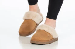 Chestnut BILLY Cozy Sling Scuff -Outlet Billy Footwear Store BK22447 250 studio standing 2 940x614 c6b042ef 0138 47e3 9ec5 e2923ae99cba