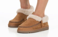 Women's Chestnut BILLY Cozy Slippers -Outlet Billy Footwear Store BW22446 250 studio standing 2 940x614 e82b18c9 43b4 41fc 841e 6081646e462b